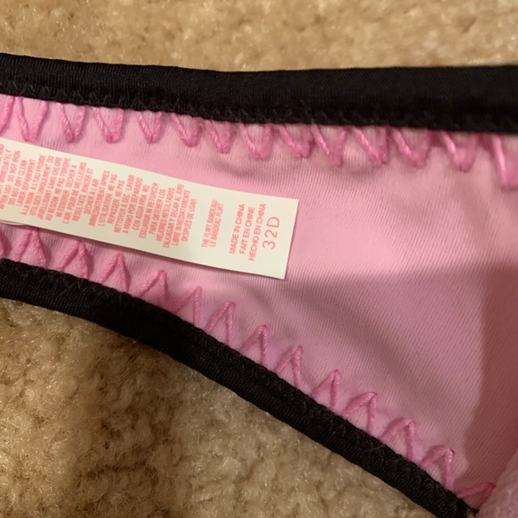 Victoria’s Secret Bikini - Picture 5 of 5